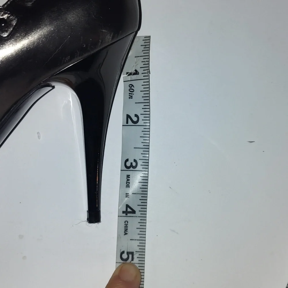 Burberry metallic Grey color Leather Pointy Toe Spike Heel Pumps 37.5 (6.5) (7)